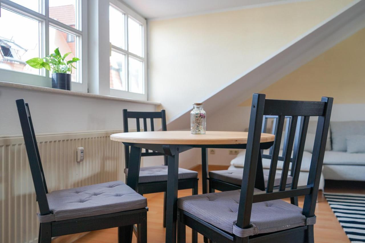 Fullhouse - - H12 - Marketplace Apartment *